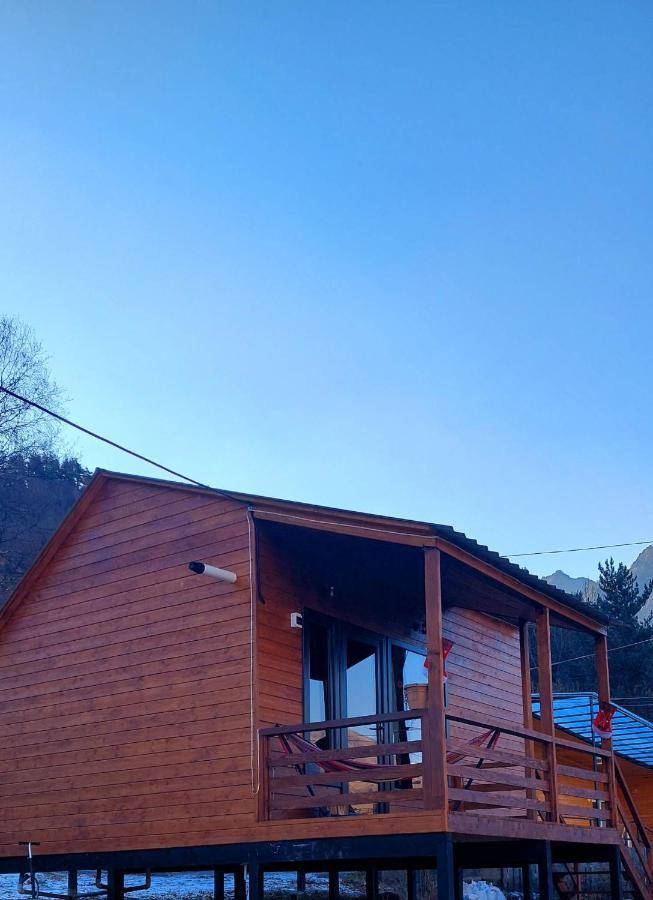 Guesthouse And Cottage Nicolo Kazbegi Bagian luar foto