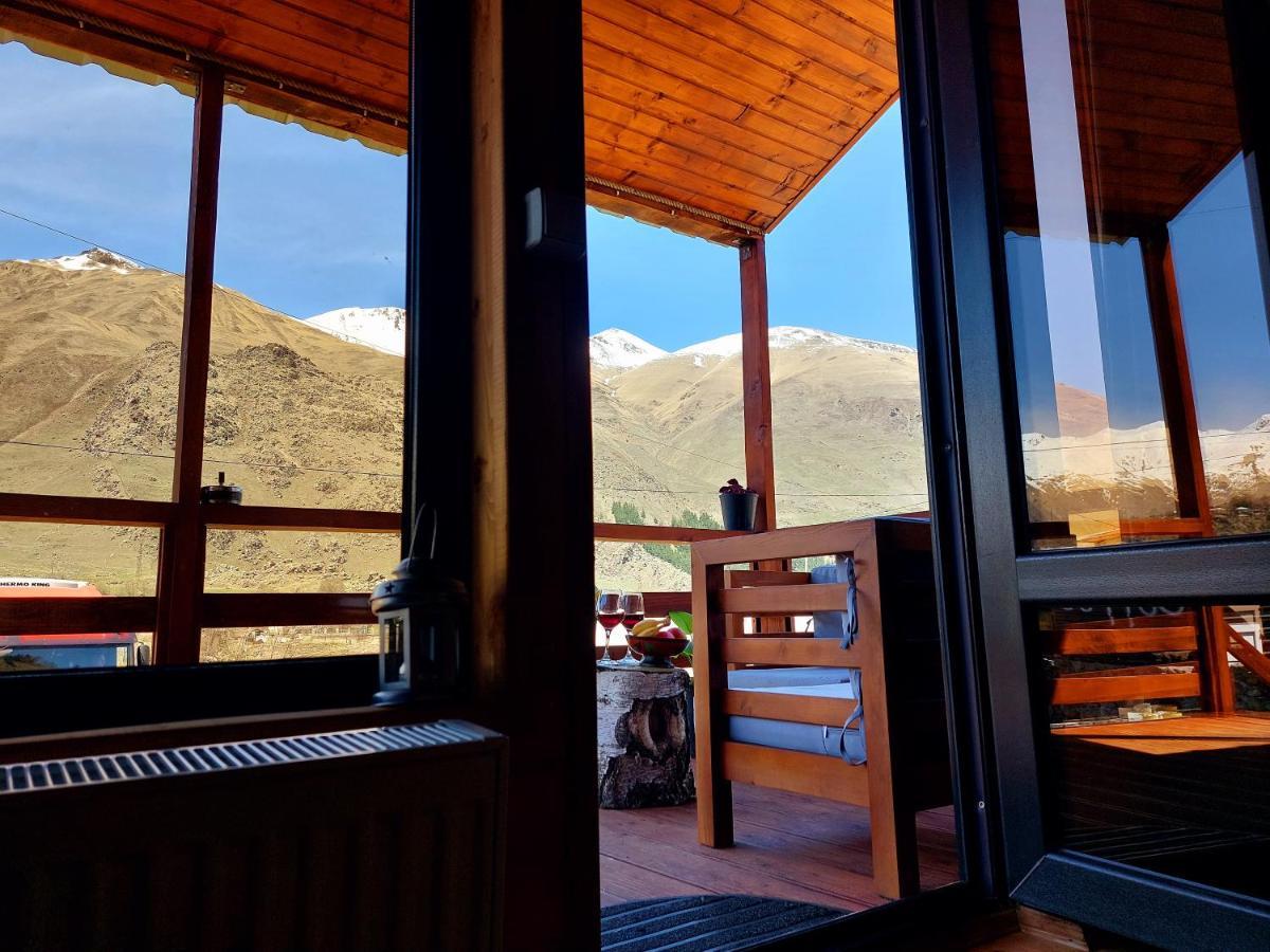 Guesthouse And Cottage Nicolo Kazbegi Bagian luar foto