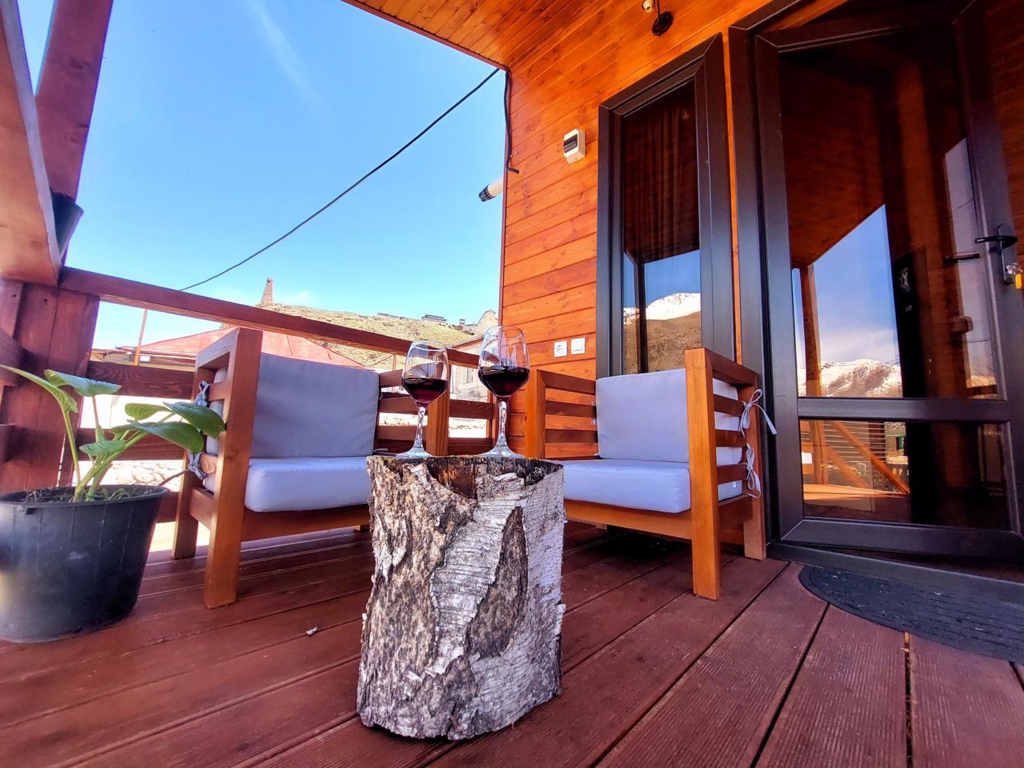 Guesthouse And Cottage Nicolo Kazbegi Bagian luar foto