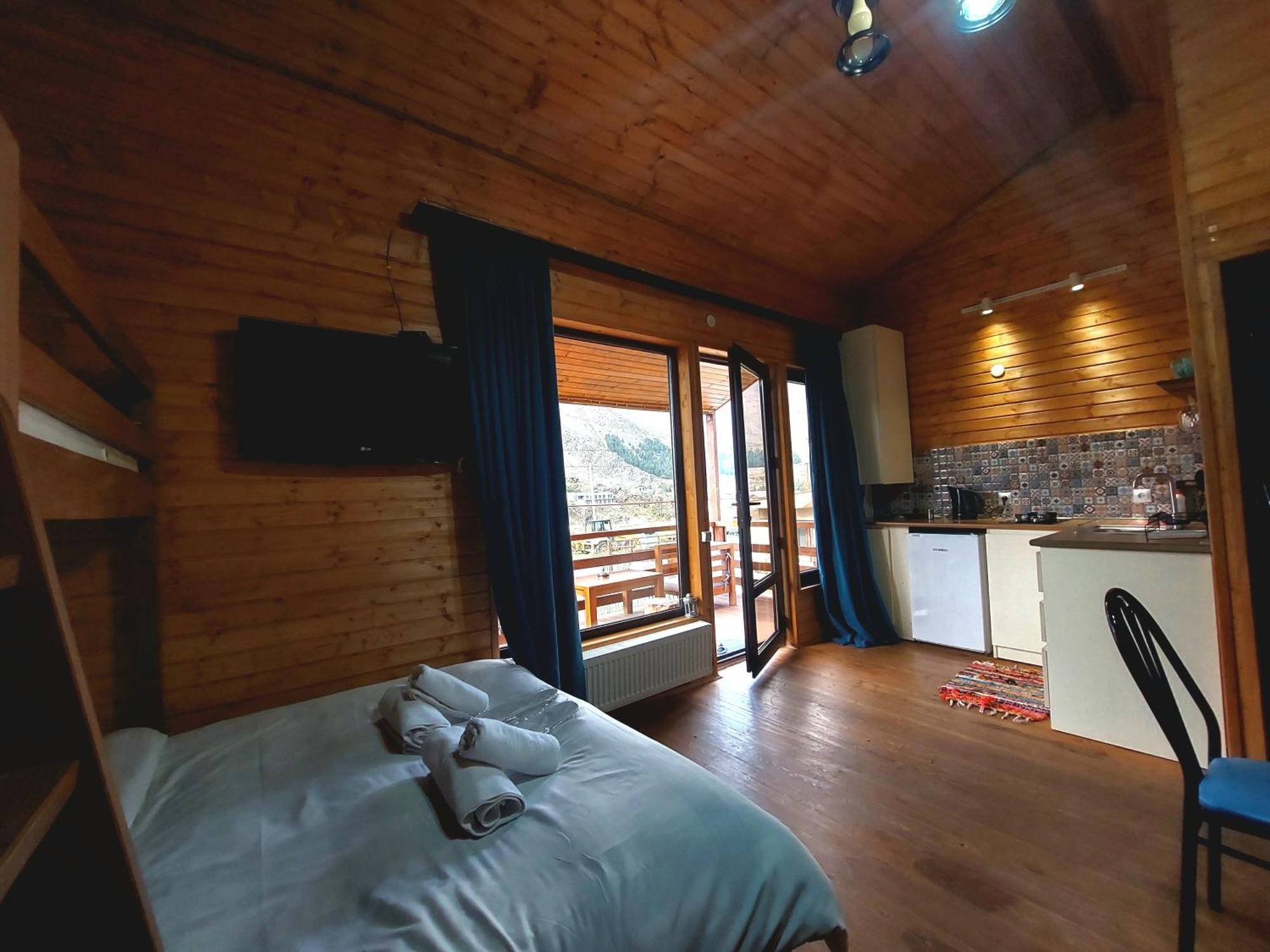 Guesthouse And Cottage Nicolo Kazbegi Bagian luar foto