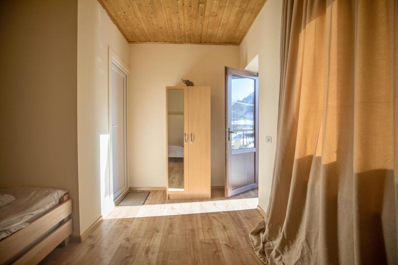Guesthouse And Cottage Nicolo Kazbegi Bagian luar foto